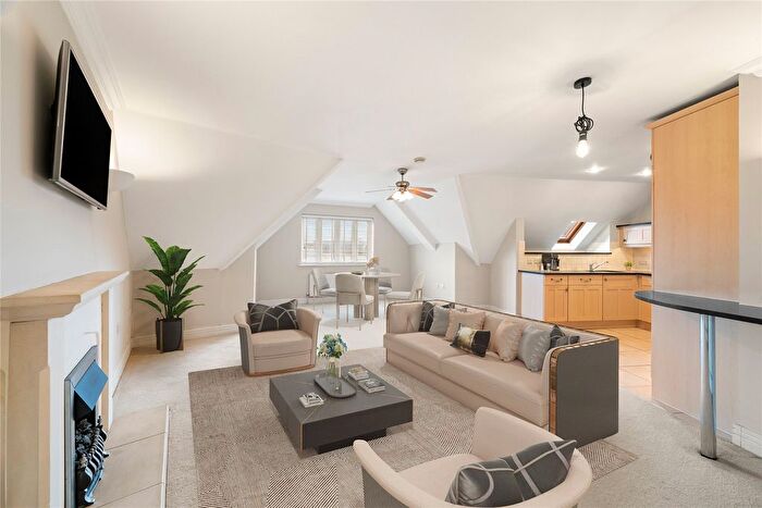 2 Bedroom Flat To Rent In Portsmouth Road, Cobham, Surrey, KT11