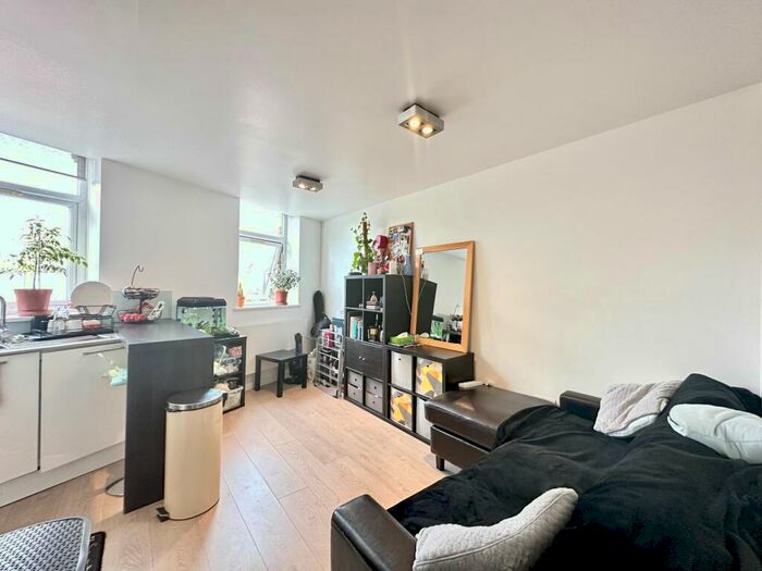 1 Bedroom Apartment To Rent In St. Pauls Road, London, N1