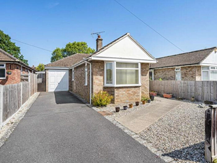 3 Bedroom Semi-Detached Bungalow For Sale In Dashwood Avenue, Yarnton, OX5