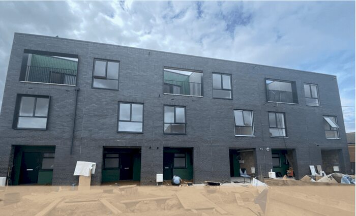 3 Bedroom Town House To Rent In Western Road, Southall, UB2