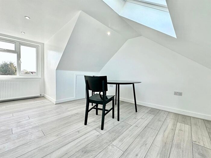 1 Bedroom Flat To Rent In Biggin Way, Norwood, SE19