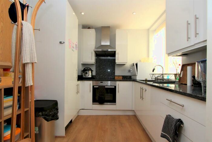 1 Bedroom Apartment To Rent In Fortis Green, East Finchley, London, N2