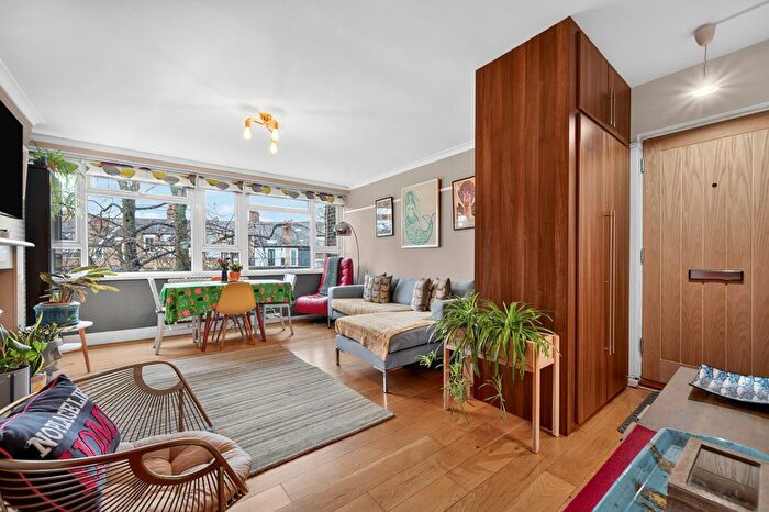 2 Bedroom Flat To Rent In Greenwich High Road, Greenwich, SE10