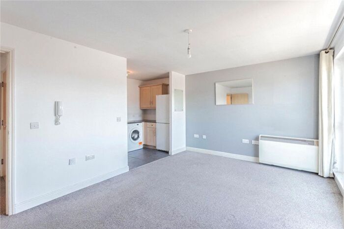 1 Bedroom Flat To Rent In Cline Road, London, N11