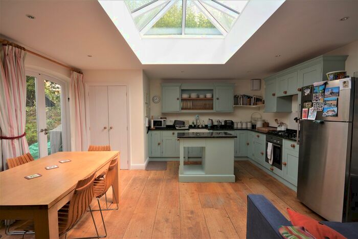 3 Bedroom Detached House To Rent In Church Road, Cowes, PO31