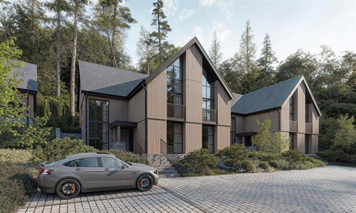 4 Bedroom Detached House For Sale In Hindhead Road, Haslemere, GU27