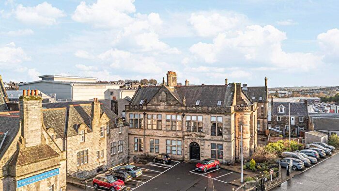 3 Bedroom Apartment For Sale In Carnegie Apartments, Dunfermline, KY12