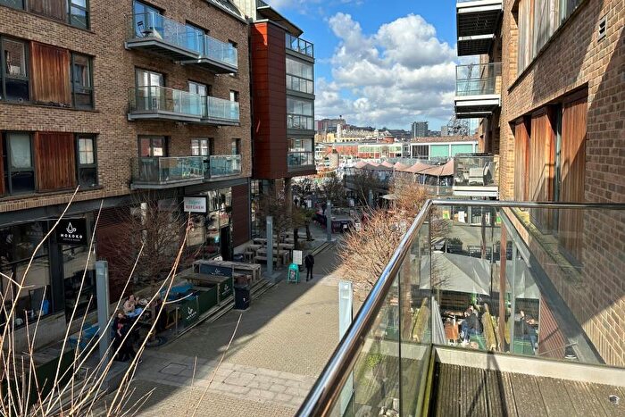 2 Bedroom Apartment To Rent In Chandlers House - Wapping Wharf, BS1