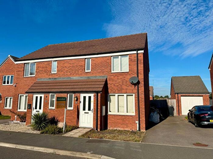 3 Bedroom Semi Detached House For Sale In Northfield Way, Kingsthorpe, Northampton, NN2