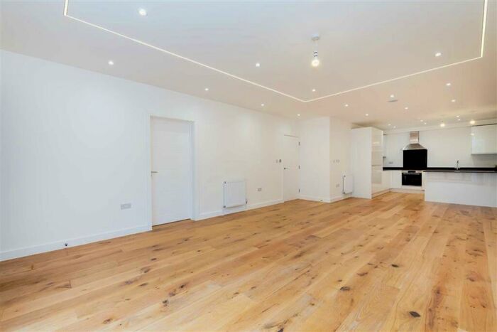 3 Bedroom Flat To Rent In Dollis Hill Lane, Cricklewood, NW2