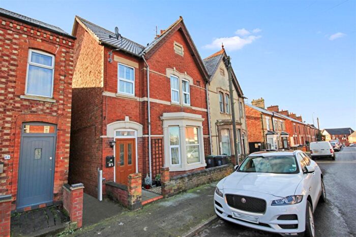 2 Bedroom Apartment For Sale In Newton Road, Rushden, NN10
