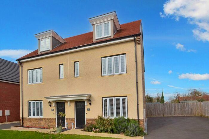 3 Bedroom Semi-Detached House To Rent In Egret Drive, Yatton, BS49