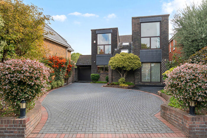 4 Bedroom Detached House For Sale In Hansler Grove, East Molesey, KT8