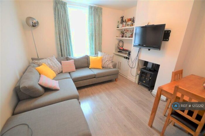 2 Bedroom Semi-Detached House To Rent In Laud Street, Croydon, CR0