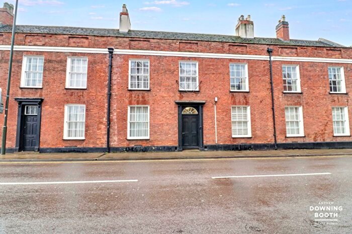 2 Bedroom Flat For Sale In Beatrice Court, Lichfield, WS13