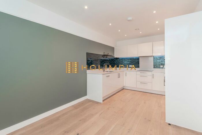 3 Bedroom Flat To Rent In Leyton Road, London, E15
