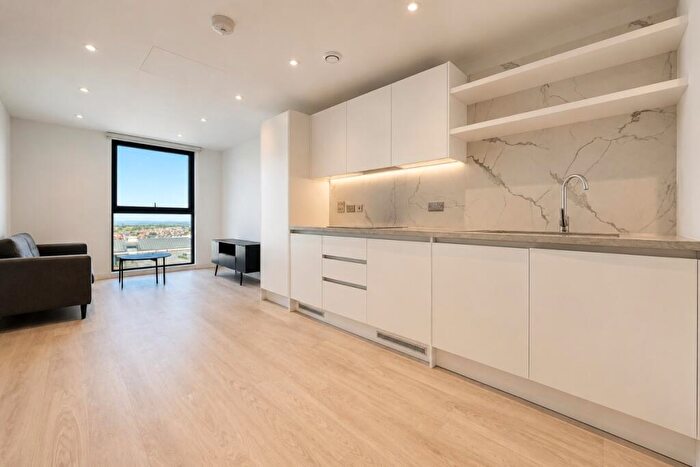 1 Bedroom Flat To Rent In Holdenhurst Road Bournemouth, BH8