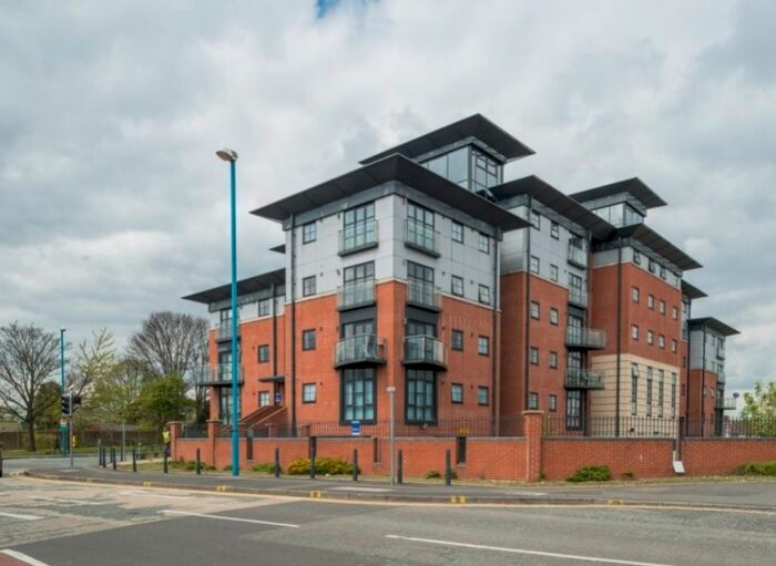 2 Bedroom Flat For Sale In The Heights, Walsall Road, West Bromwich, West Midlands, Uk, B71