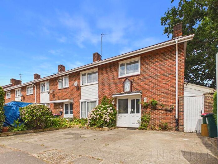 4 Bedroom End Of Terrace House To Rent In Martyrs Avenue, Crawley, RH11