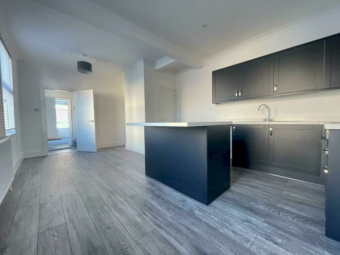 3 Bedroom End Of Terrace House To Rent In Whitworth Road, Portsmouth, PO2