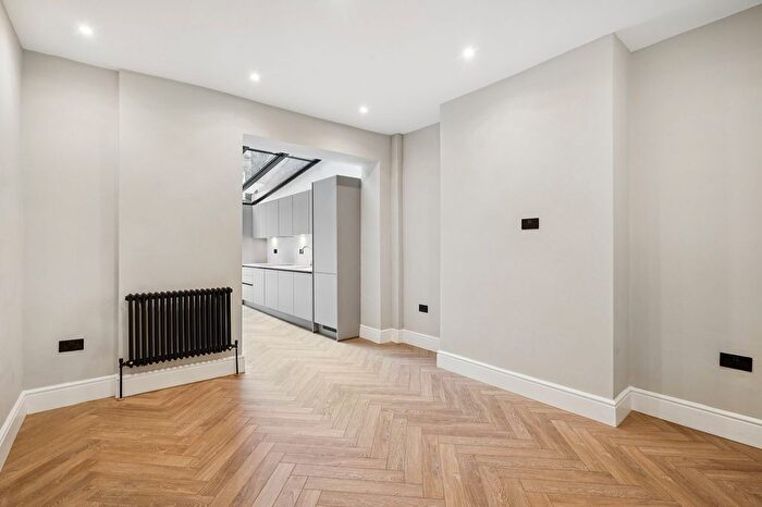 2 Bedroom Flat For Sale In Alderney Street, Pimlico, SW1V