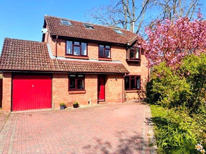 5 Bedroom Detached House For Sale In Herridge Close, Bramley, RG26