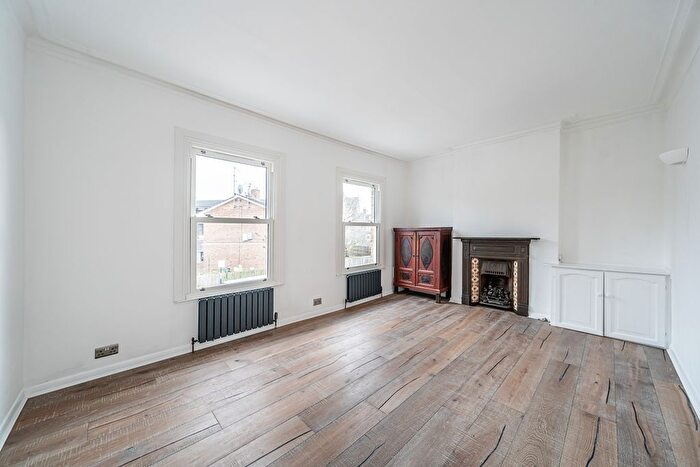 3 Bedroom Maisonette To Rent In Inman Road, London, SW18