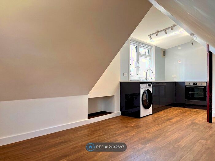 2 Bedroom Flat To Rent In Manorgate Road, Kingston Upon Thames, KT2