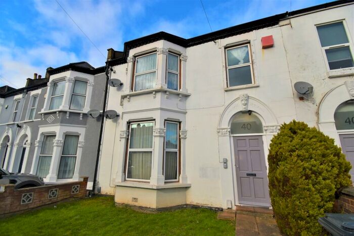 2 Bedroom Flat To Rent In Hazelbank Road Catford, SE6