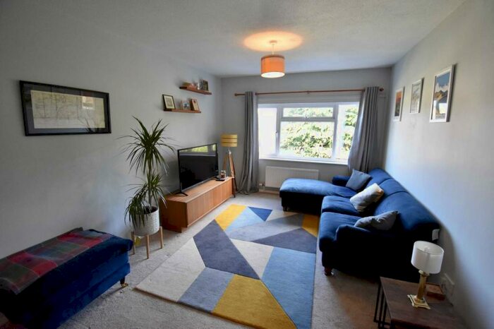 2 Bedroom Flat To Rent In Forest Oak Close, Cardiff, Cyncoed, CF23