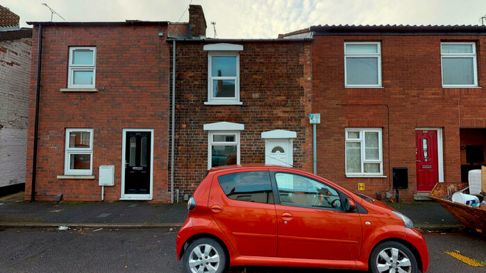 2 Bedroom Terraced House To Rent In Newland St West | Student House | /, LN1
