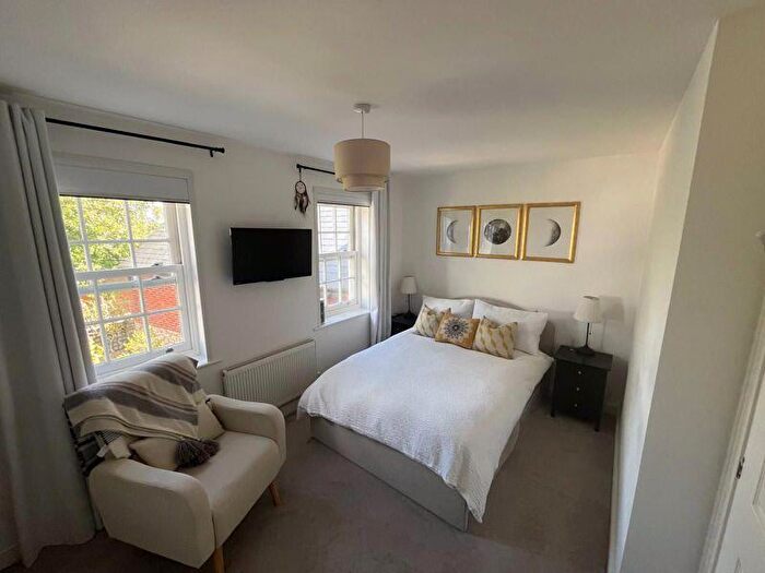 2 Bedroom Cottage For Sale In Park Road, Tring, HP23