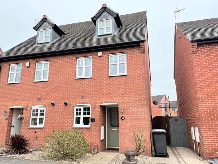3 Bedroom Semi-Detached House To Rent In Donington Drive, Swadlincote, DE11