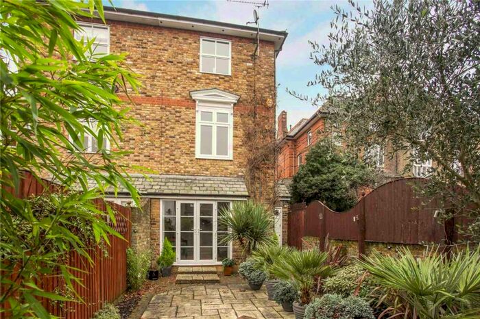 4 Bedroom House To Rent In Central Windsor - Osborne Mews, SL4