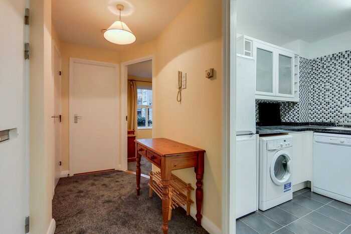 1 Bedroom Flat To Rent In Longfellow Way, London, SE1