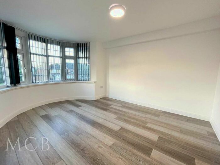 1 Bedroom Flat To Rent In The Drive, Langley SL3