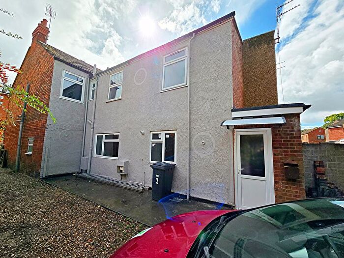 4 Bedroom End Of Terrace House To Rent In Railway Terrace, Rugby, CV21