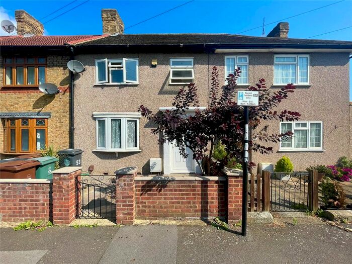 3 Bedroom Detached House To Rent In Penrhyn Avenue, Walthamsatow, London, E17