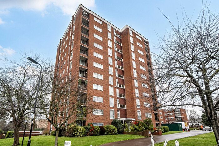 2 Bedroom Flat For Sale In Green Vale, London, W5