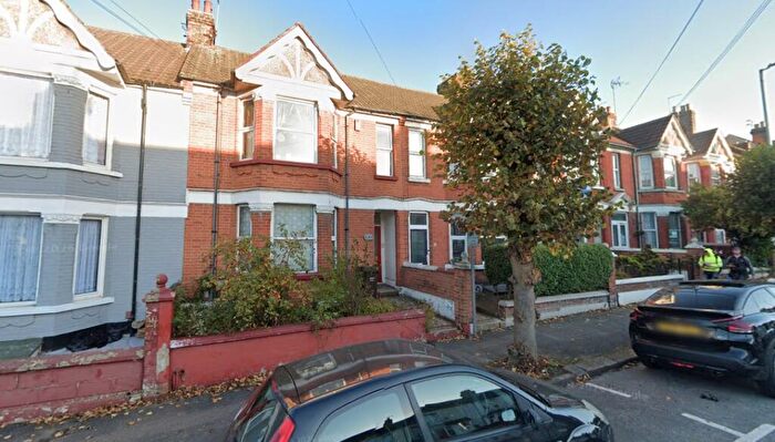 2 Bedroom Flat To Rent In Rock Avenue, Gillingham., ME7