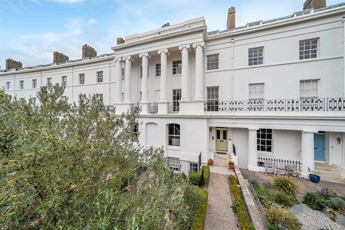 2 Bedroom Flat For Sale In Crescent Road, Gosport, PO12