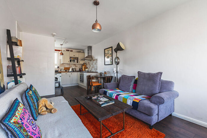 1 Bedroom Flat To Rent In Falstaff House, Arden Estate, London, N1