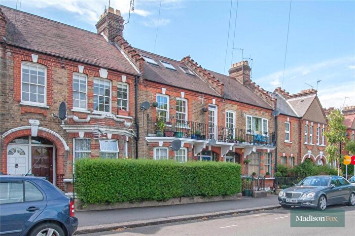 3 Bedroom Apartment To Rent In Winns Terrace, Walthamstow, London, E17