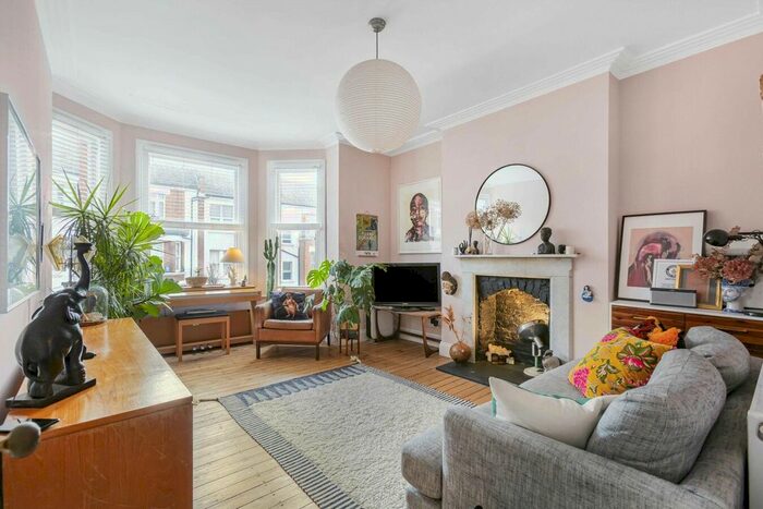 2 Bedroom Flat To Rent In Holmleigh Road, London, N16