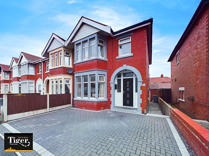 3 Bedroom End Of Terrace House For Sale In Dewhurst Avenue, Blackpool, FY4