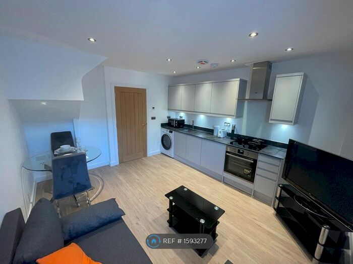 1 Bedroom Flat To Rent In Bellfield Road, High Wycombe, HP13