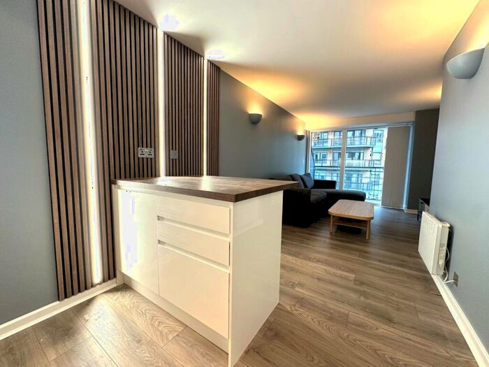 2 Bedroom Flat To Rent In Riverside Way, Leeds, West Yorkshire, LS1