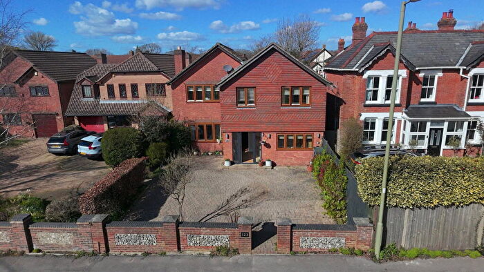 4 Bedroom Detached House For Sale In Warsash Road, Warsash, Southampton, SO31