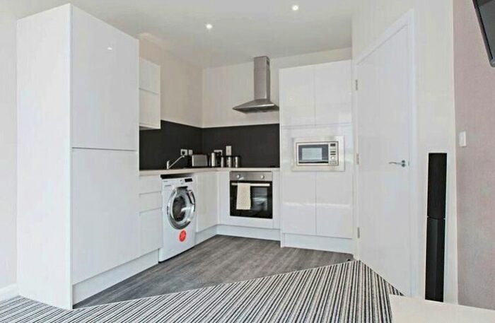 2 Bedroom Flat To Rent In Centre Court, Paragon Street, HU1