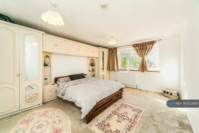 4 Bedroom Semi-Detached House To Rent In Whitley Wood Lane, Reading, RG2
